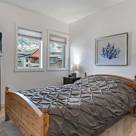 Mountain Retreat - Modern And Bright With Panorama Views 2 Bedrooms, 4 Beds, Heated All-Year Outdoor Pool, Hottub, Balcony, Banff Park Pass Canmore Exterior foto