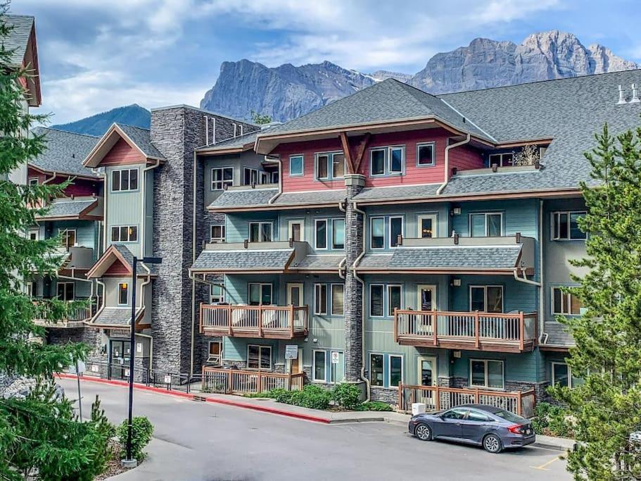 Mountain Retreat - Modern And Bright With Panorama Views 2 Bedrooms, 4 Beds, Heated All-Year Outdoor Pool, Hottub, Balcony, Banff Park Pass Canmore Exterior foto