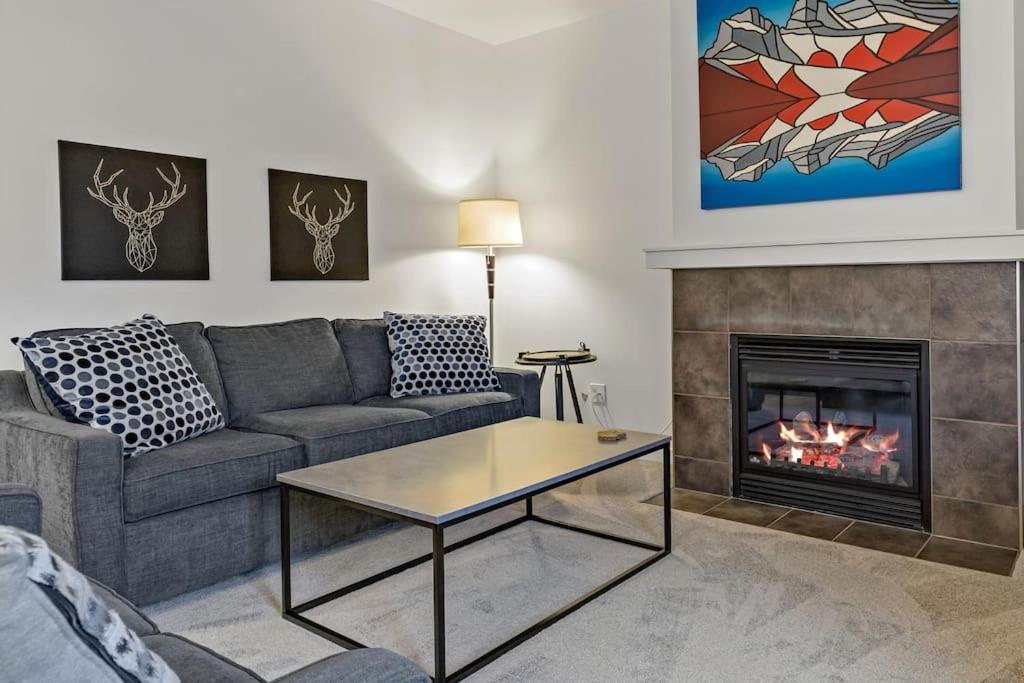 Mountain Retreat - Modern And Bright With Panorama Views 2 Bedrooms, 4 Beds, Heated All-Year Outdoor Pool, Hottub, Balcony, Banff Park Pass Canmore Exterior foto